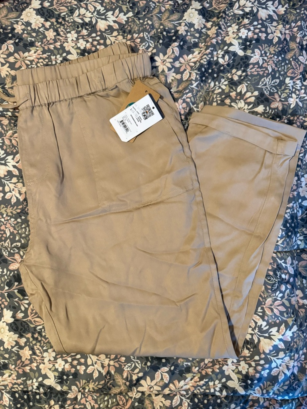 NWT - Reel Life Women’s Elastic Waist Khaki Pants